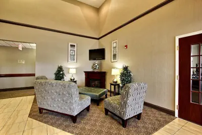 Photo 3 - Magnolia Inn & Suites Savannah Airport