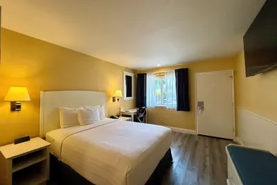 Photo 2 - Monterey Bay Lodge