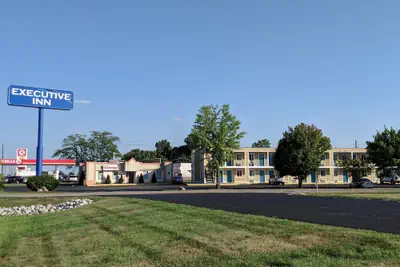 Photo 2 - Executive Inn