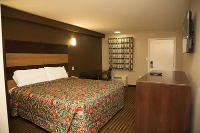 Photo 3 - Executive Inn