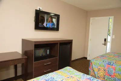 Photo 4 - Executive Inn