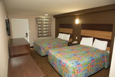 Photo 5 - Executive Inn