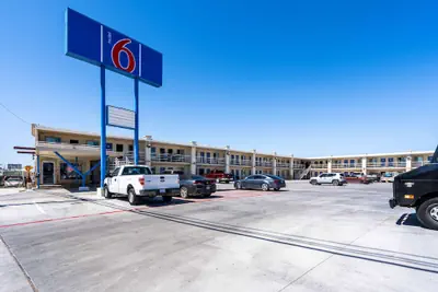 Photo 2 - Motel 6 Odessa, TX - 2nd Street