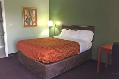 Photo 4 - Americas Best Value Inn Manchester, TN