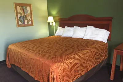 Photo 5 - Americas Best Value Inn Manchester, TN