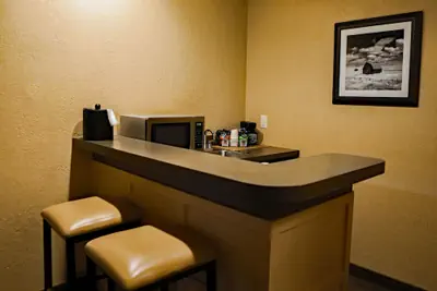 Photo 5 - Heritage Inn