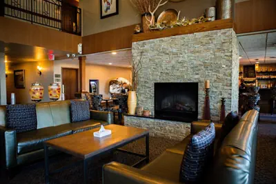 Photo 3 - Heritage Inn