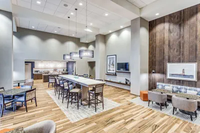 Photo 5 - Hampton Inn & Suites Kittery-Portsmouth