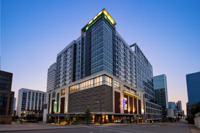 Photo 2 - Holiday Inn & Suites Nashville Downtown - Broadway by IHG