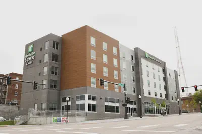 Photo 2 - Holiday Inn Express & Suites Omaha Downtown - Old Market by IHG
