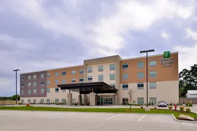Photo 2 - Holiday Inn Express & Suites Ottumwa by IHG