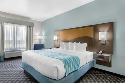 Photo 4 - Best Western Plus Waller Hotel