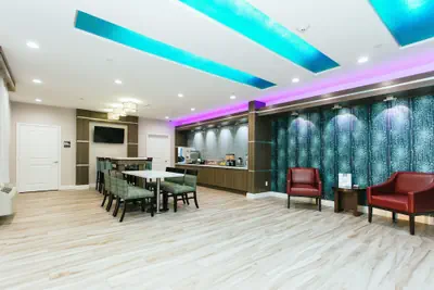 Photo 4 - Express Inn - Spring