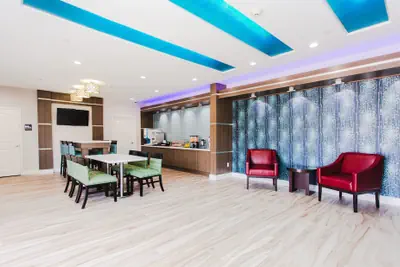 Photo 3 - Express Inn - Spring