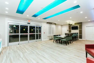 Photo 5 - Express Inn - Spring