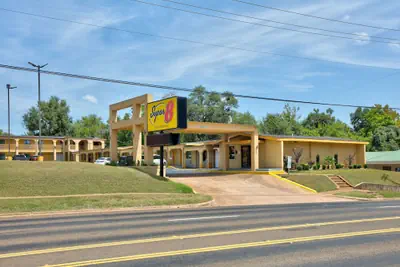 Photo 2 - Super 8 by Wyndham Palestine