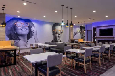 Photo 5 - La Quinta Inn & Suites by Wyndham Greensboro Arpt High Point
