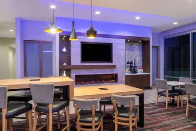 Photo 4 - La Quinta Inn & Suites by Wyndham Greensboro Arpt High Point