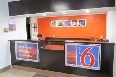 Photo 3 - Motel 6 Bay Minette, AL
