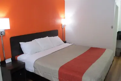 Photo 5 - Motel 6 Bay Minette, AL