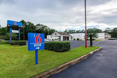 Photo 2 - Motel 6 Bay Minette, AL