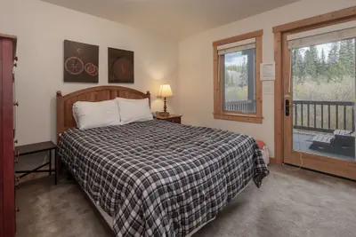 Photo 3 - 102 Willows Way 3 Bedroom Townhouse by RedAwning