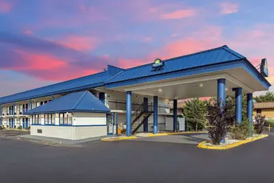 Photo 2 - Days Inn by Wyndham Knoxville North