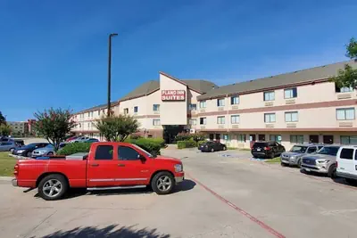 Photo 2 - Plano Inn & Suites