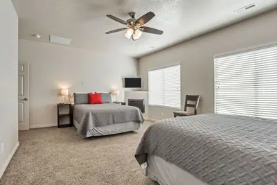 Photo 4 - Spacious & New Guesthouse in Orem - Provo