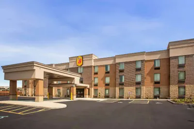 Photo 2 - Super 8 by Wyndham St. Louis North