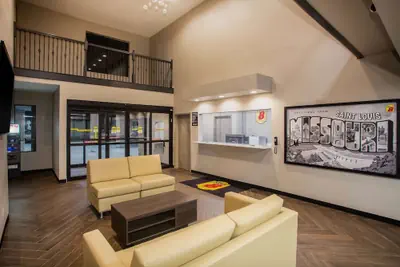 Photo 4 - Super 8 by Wyndham St. Louis North