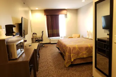 Photo 5 - Super 8 by Wyndham St. Louis North
