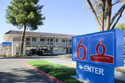 Photo 2 - Studio 6 Barstow, CA