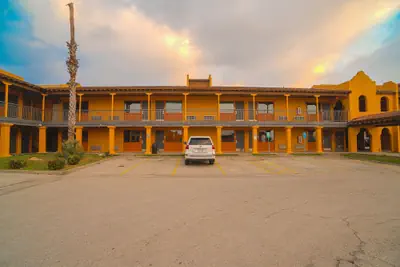 Photo 2 - OYO Hotel Kingsville Hwy 77