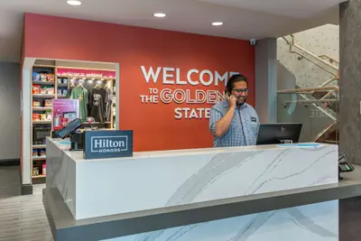 Photo 4 - Hampton Inn Oakland Downtown-City Center