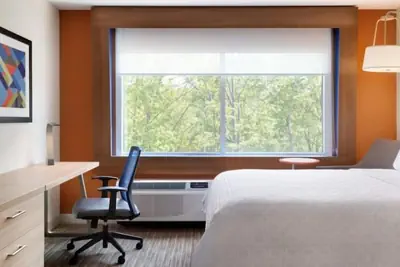 Photo 4 - Holiday Inn Express & Suites Atlanta Airport NE - Hapeville  by IHG