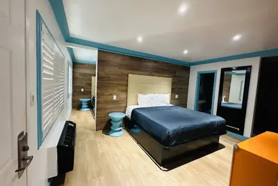 Photo 2 - Casa Blanca Inn & Suites