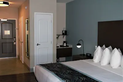 Photo 5 - Best Western Plus New Barstow Inn & Suites
