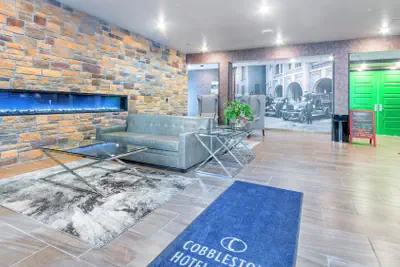 Photo 5 - Cobblestone Hotel and Suites Janesville
