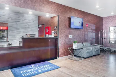 Photo 4 - Cobblestone Hotel and Suites Janesville