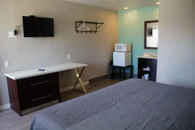 Photo 4 - Beach Inn Motel