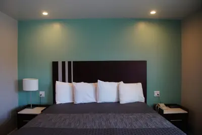 Photo 5 - Beach Inn Motel
