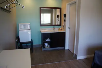 Photo 3 - Beach Inn Motel