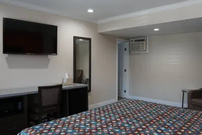 Photo 5 - Sea Breeze Inn - LAX Airport, Los Angeles