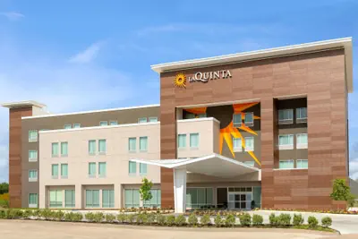 Photo 2 - La Quinta Inn & Suites by Wyndham Richmond-Sugarland