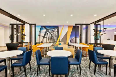 Photo 4 - La Quinta Inn & Suites by Wyndham Richmond-Sugarland