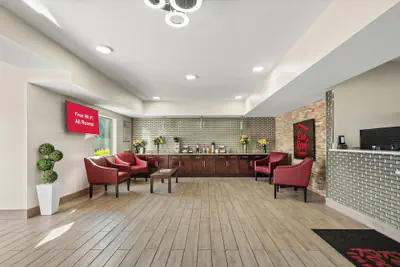 Photo 3 - Red Roof Inn Baton Rouge