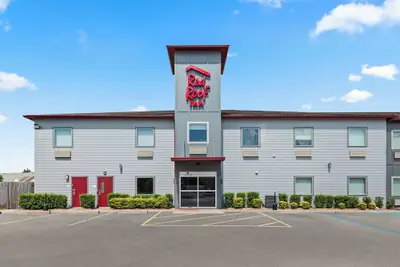 Photo 2 - Red Roof Inn Baton Rouge