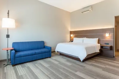 Photo 4 - Holiday Inn Express & Suites Springfield North by IHG