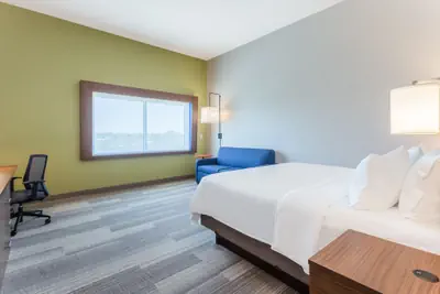 Photo 5 - Holiday Inn Express & Suites Springfield North by IHG